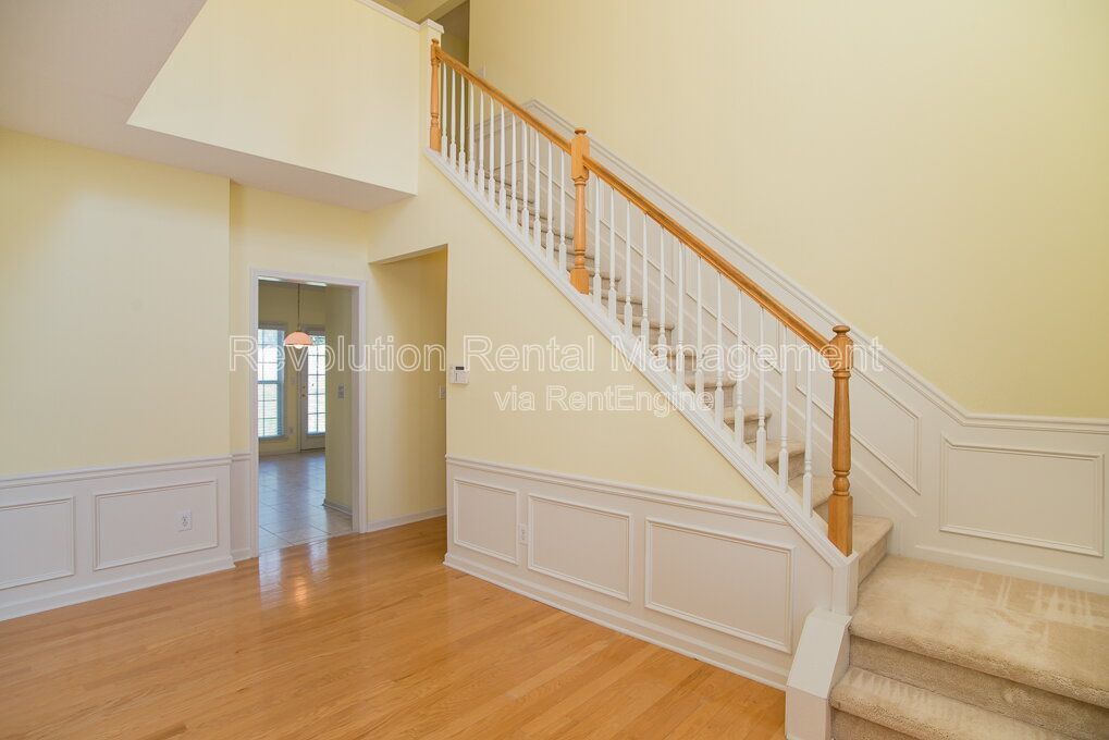Charming Single Family Home on Crossington Road with Fireplace and Private Yard property image