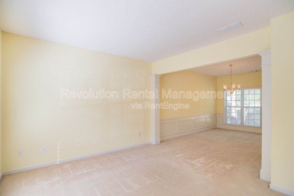 Charming Single Family Home on Crossington Road with Fireplace and Private Yard property image