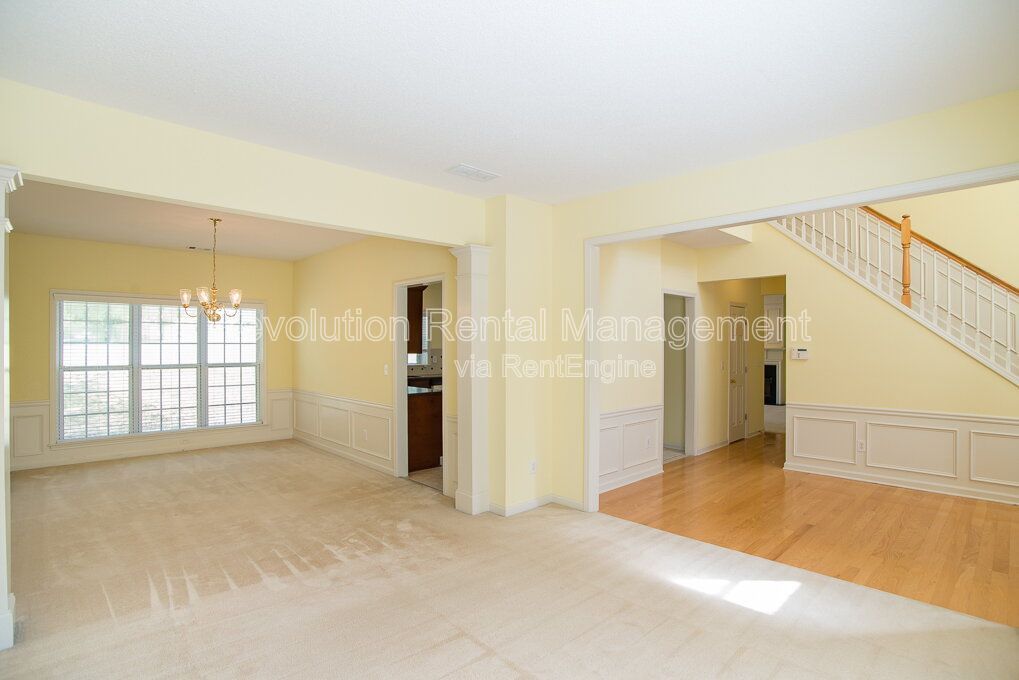 Charming Single Family Home on Crossington Road with Fireplace and Private Yard property image
