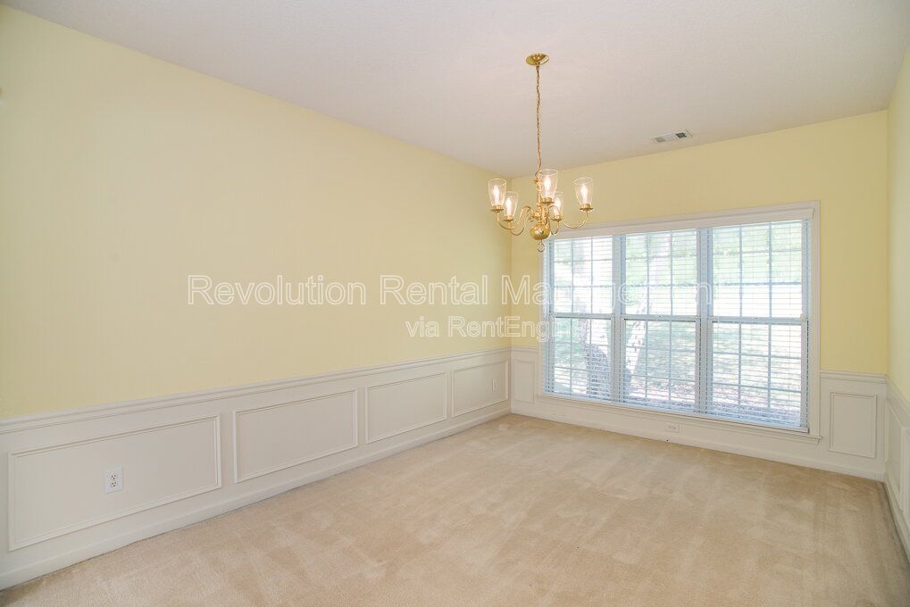 Charming Single Family Home on Crossington Road with Fireplace and Private Yard property image