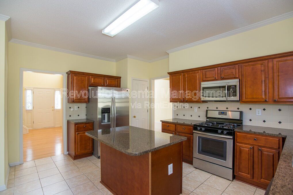 Charming Single Family Home on Crossington Road with Fireplace and Private Yard property image
