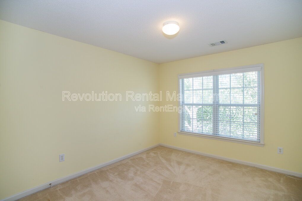 Charming Single Family Home on Crossington Road with Fireplace and Private Yard property image