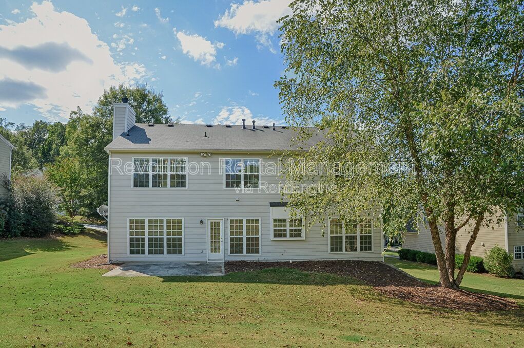 Charming Single Family Home on Crossington Road with Fireplace and Private Yard property image