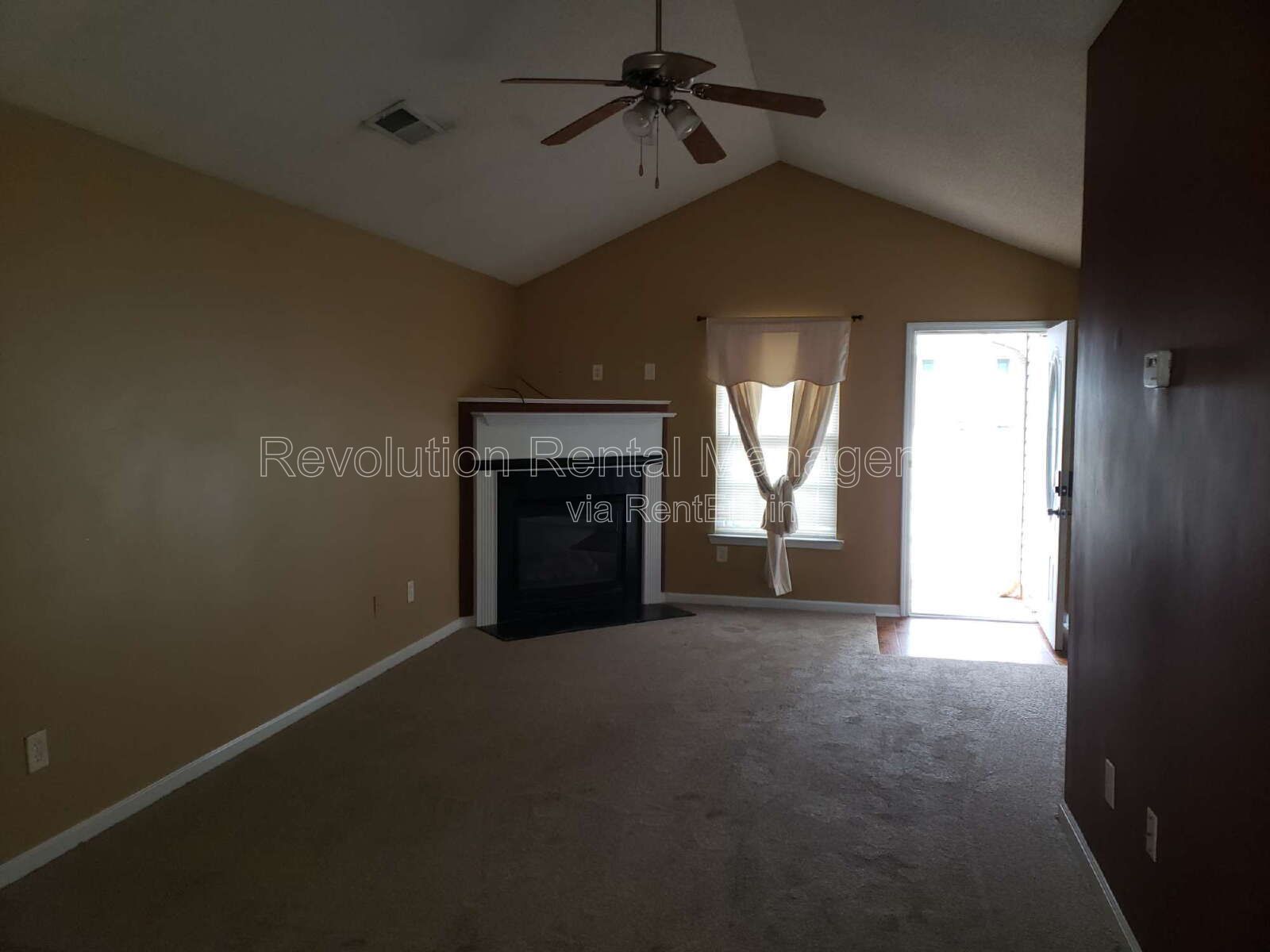 Single Family Home with Fireplace in McDonough - Built 2004 property image