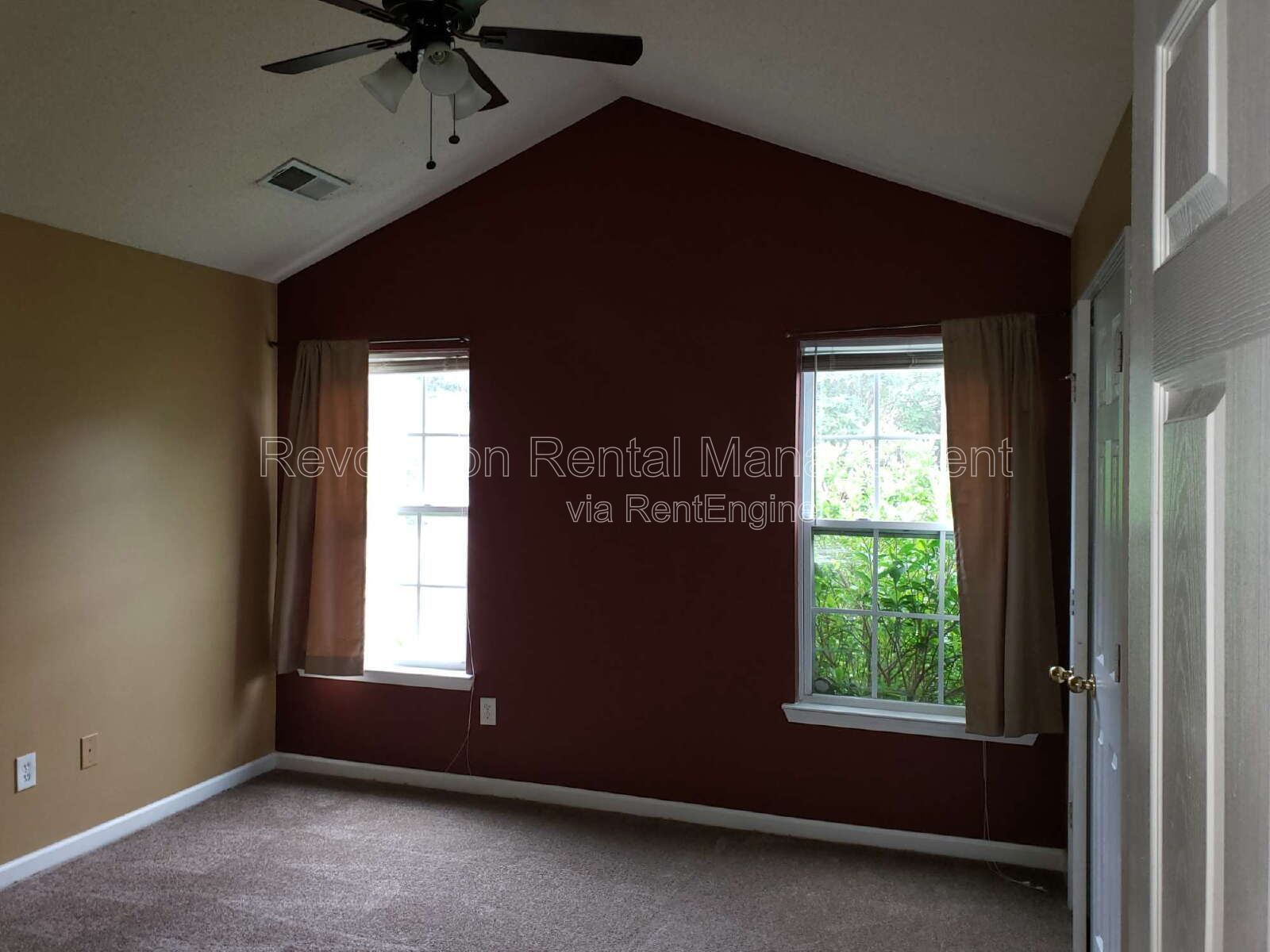 Single Family Home with Fireplace in McDonough - Built 2004 property image