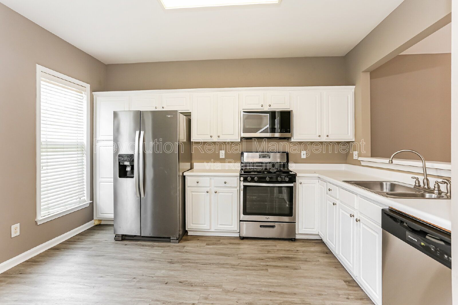 3-Bed, 3-Floor Townhouse with Hardwood Floors & Garage in Alpharetta's Whittington Community property image