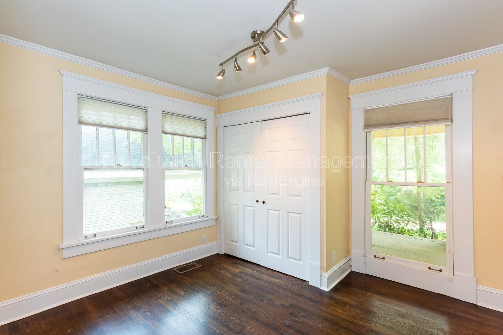 Historic 1920 Craftsman Home in Atlanta's Grant Park — 2 Bed / 2 Bath with Fenced Yard property image