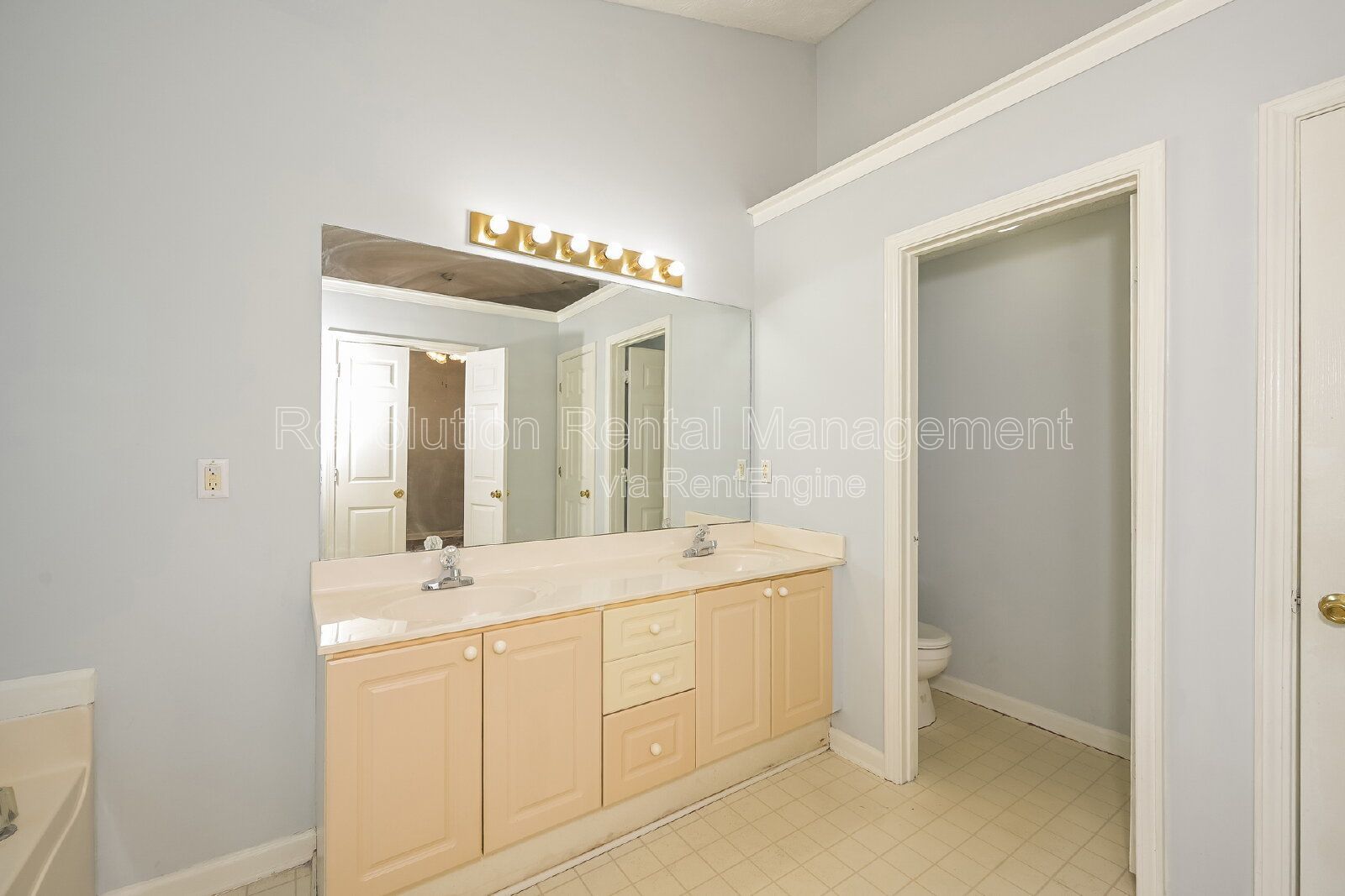 1,830 Sq Ft Single-Family Home with Hardwood Floors, Fireplace & 2-Car Garage in Lawrenceville, GA property image