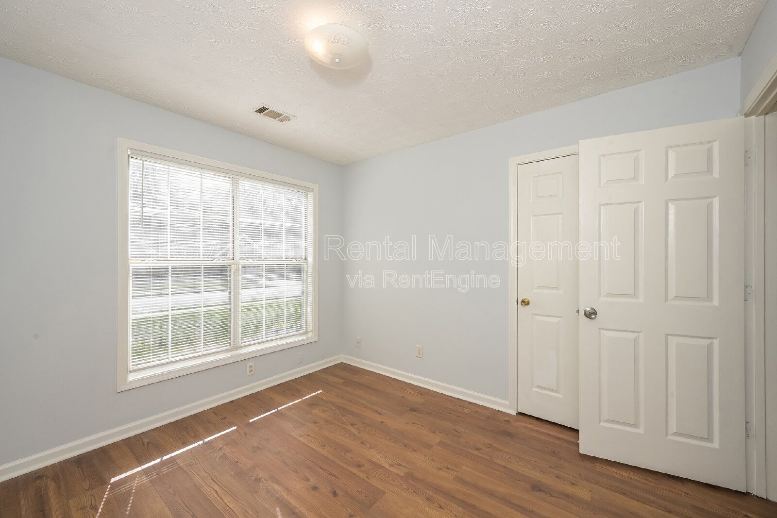 1,830 Sq Ft Single-Family Home with Hardwood Floors, Fireplace & 2-Car Garage in Lawrenceville, GA property image