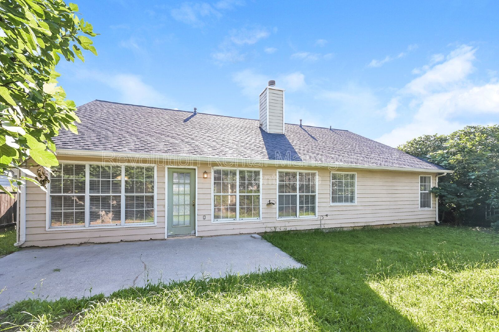1,830 Sq Ft Single-Family Home with Hardwood Floors, Fireplace & 2-Car Garage in Lawrenceville, GA property image