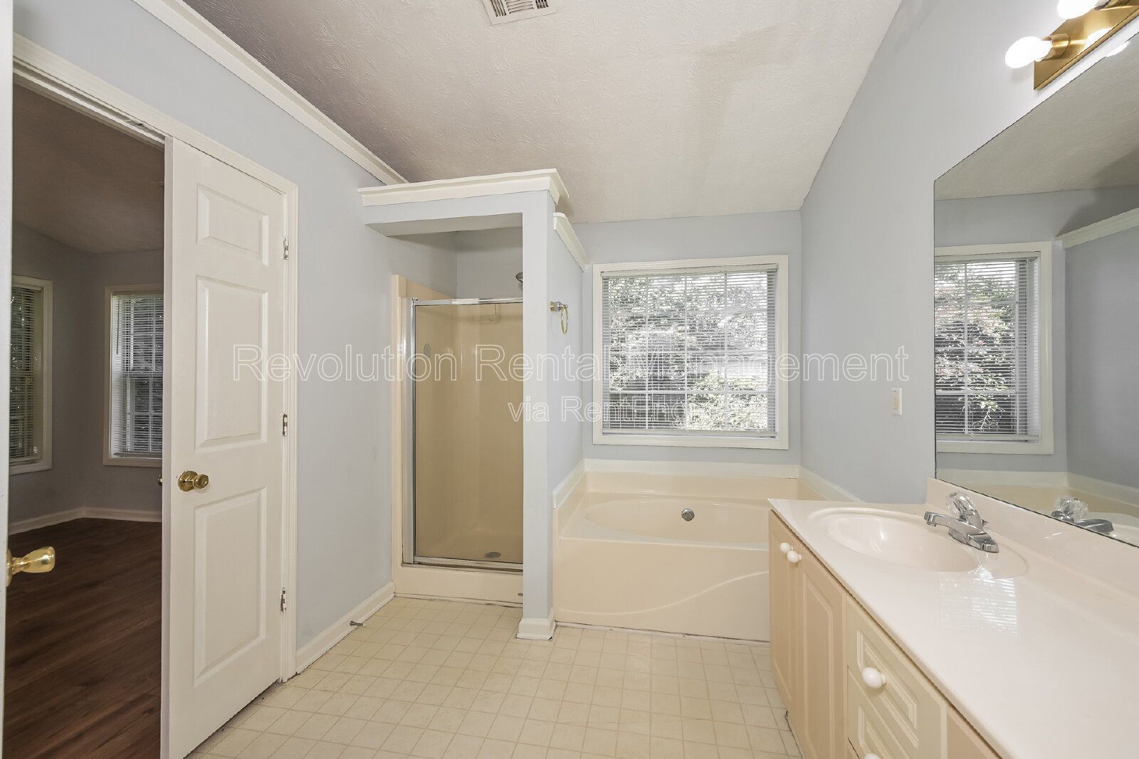 1,830 Sq Ft Single-Family Home with Hardwood Floors, Fireplace & 2-Car Garage in Lawrenceville, GA property image