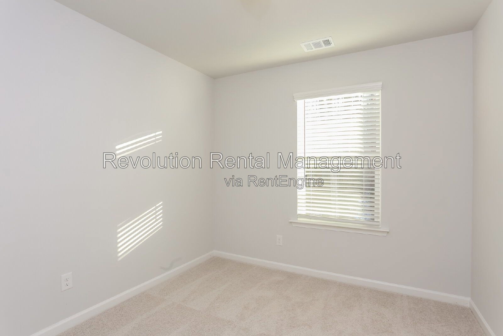 2023-Built Townhouse in Monticello | Garage, Hardwood Floors & Patio | Minutes to I-75 & I-285 property image