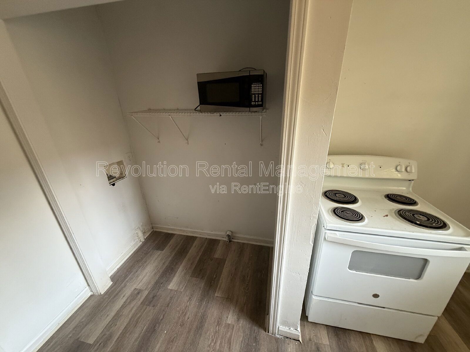 Newly remodeled 2 bed 1 bath duplex unit property image