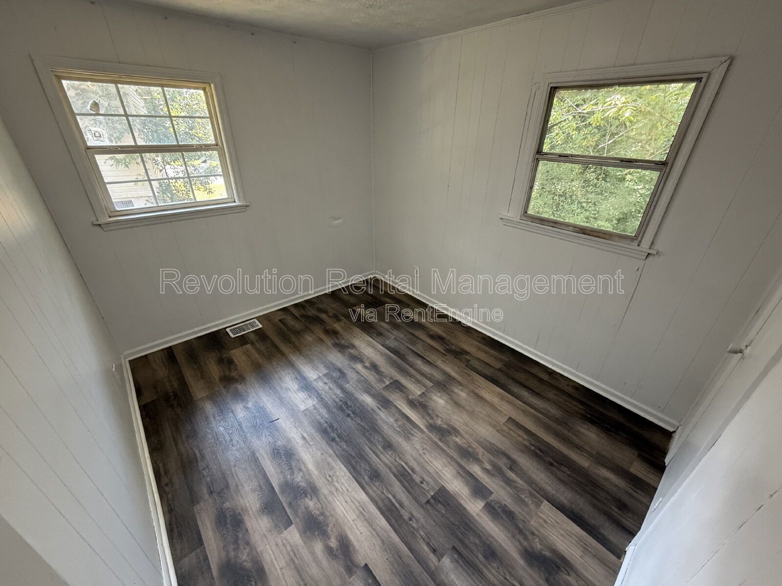 Newly remodeled 2 bed 1 bath duplex unit property image