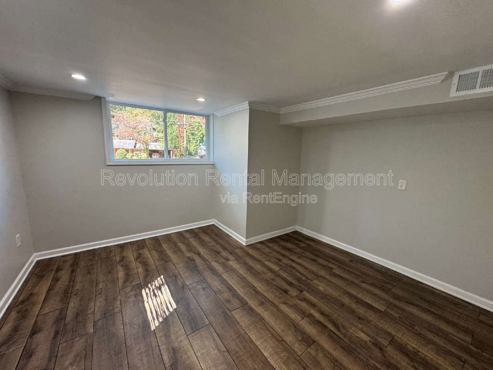 Updated 3-Bedroom Home with Finished Basement in East Point property image