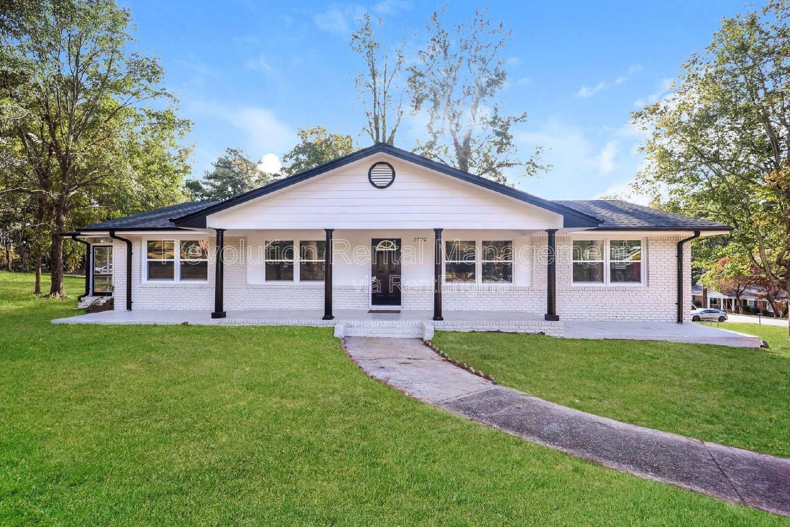 Updated 3-Bedroom Home with Finished Basement in East Point property image