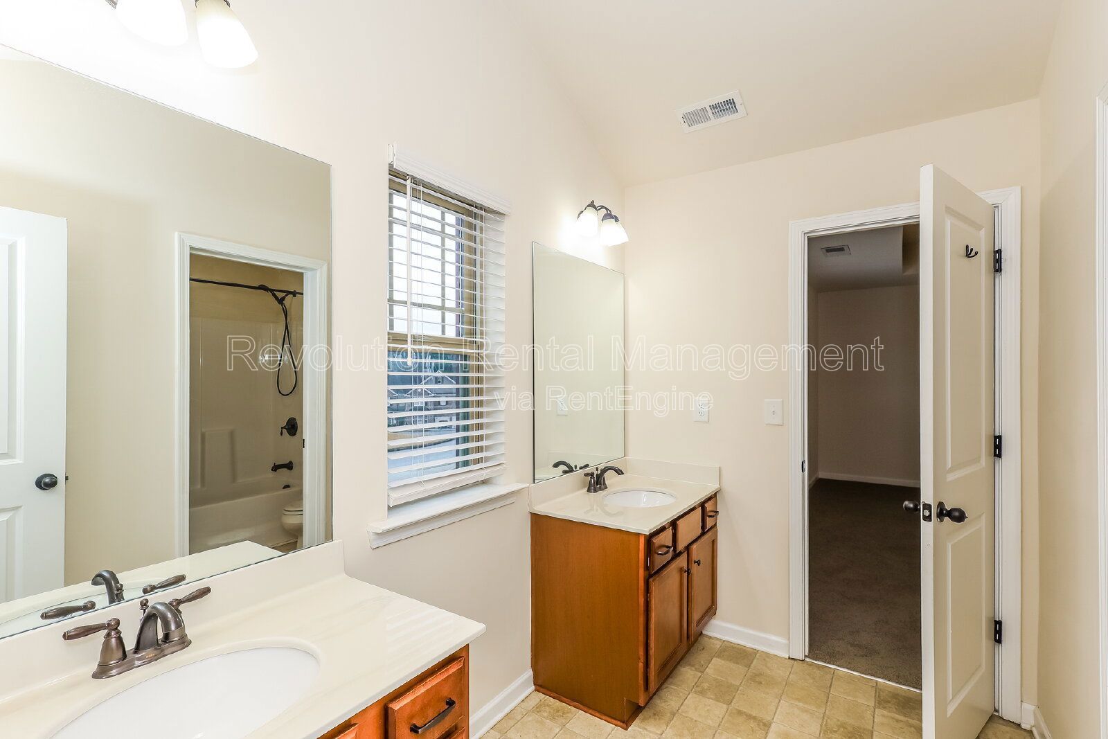 Spacious 4 bed 4 bath home in lovely Douglassville! property image