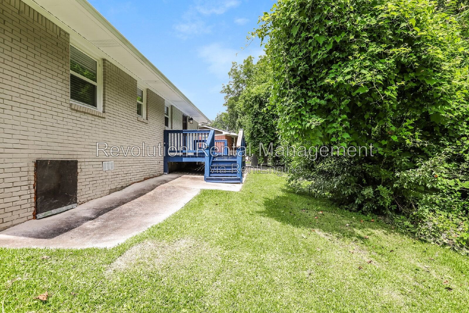 3-Bed, 2-Bath Ranch Home with Hardwood Floors & Deck in Atlanta, GA 30331 property image