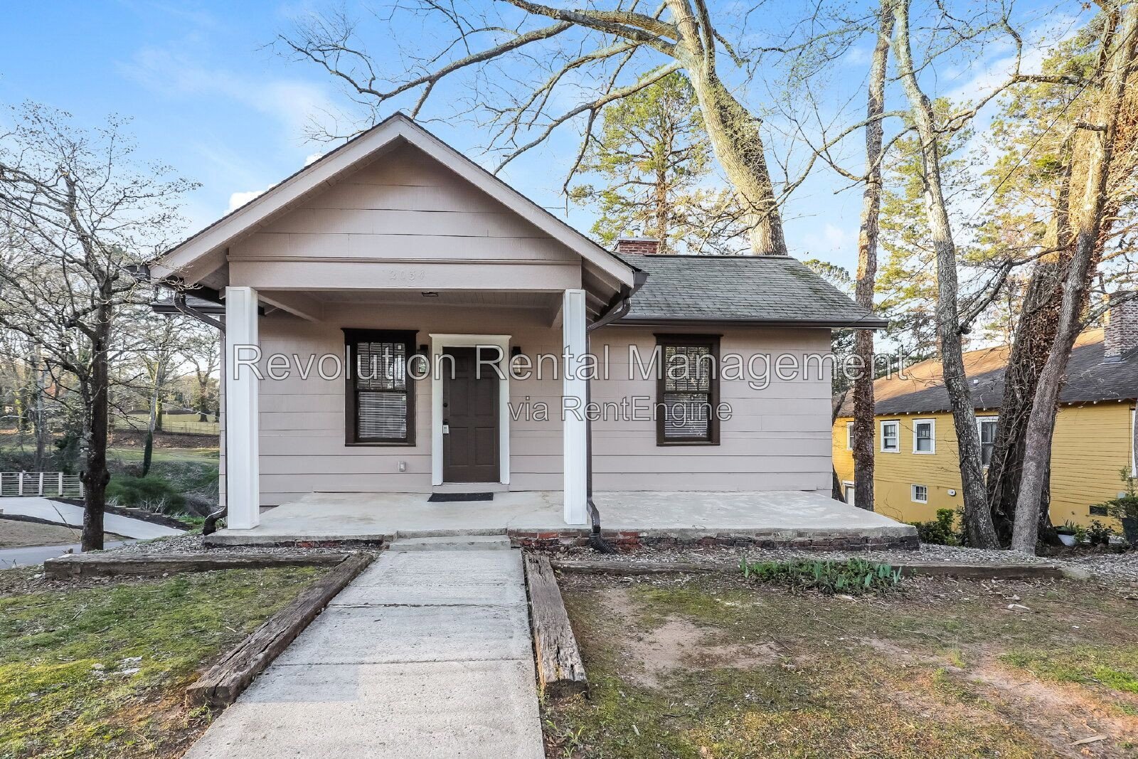 Charming 1,200 Sq Ft Duplex Unit on Cambridge Ave | Hardwood Floors, Central Air & Porch property image