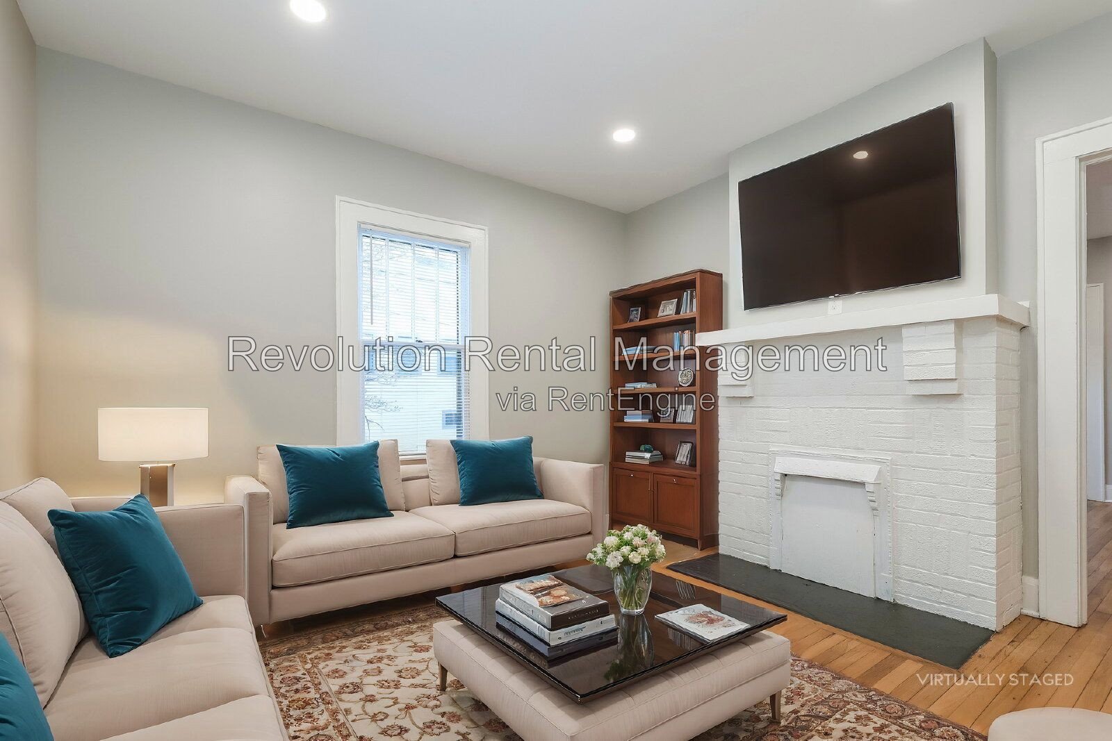 Charming 1,200 Sq Ft Duplex Unit on Cambridge Ave | Hardwood Floors, Central Air & Porch property image