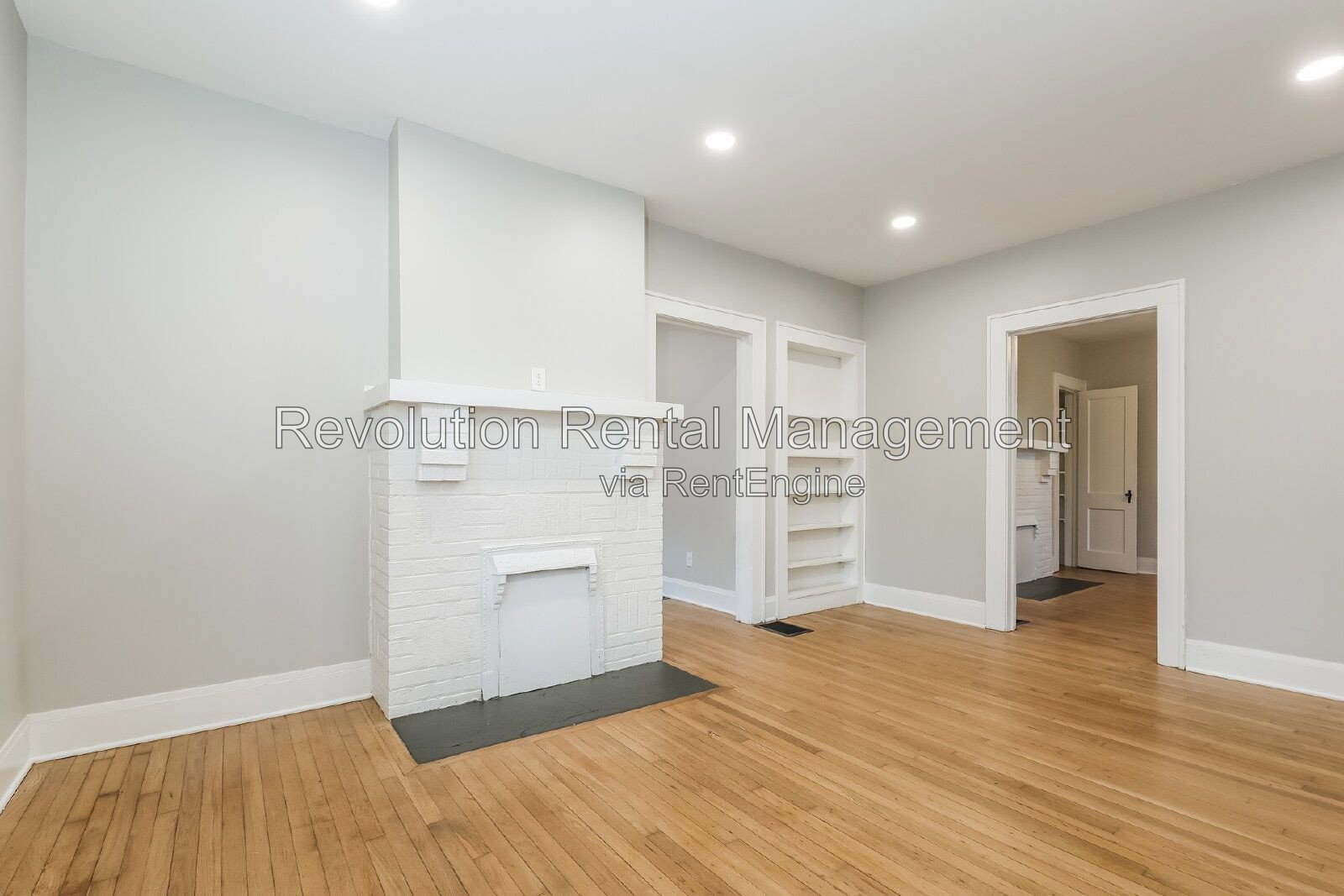 Charming 1,200 Sq Ft Duplex Unit on Cambridge Ave | Hardwood Floors, Central Air & Porch property image