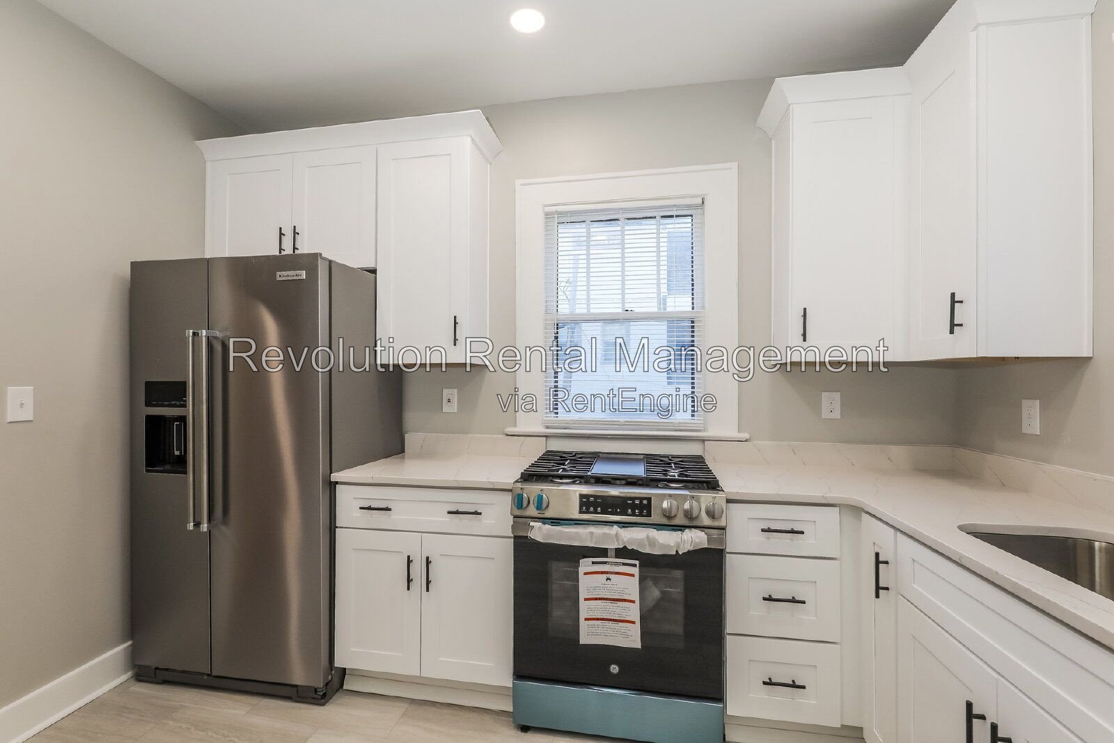 Charming 1,200 Sq Ft Duplex Unit on Cambridge Ave | Hardwood Floors, Central Air & Porch property image