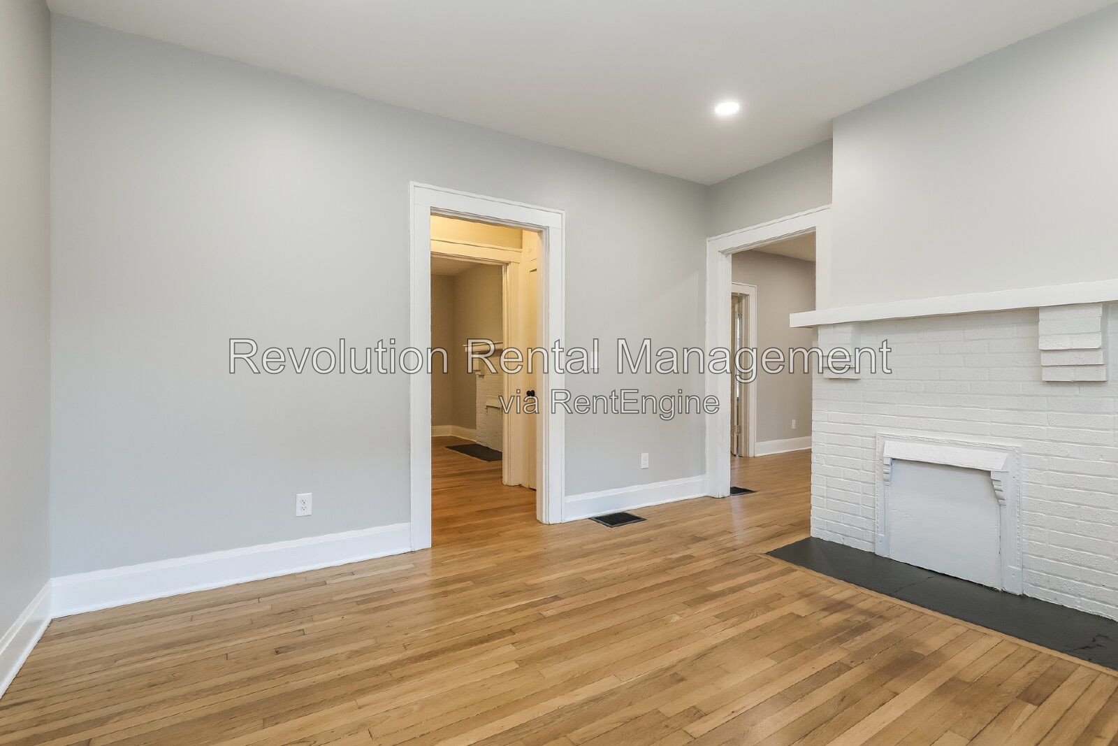 Charming 1,200 Sq Ft Duplex Unit on Cambridge Ave | Hardwood Floors, Central Air & Porch property image
