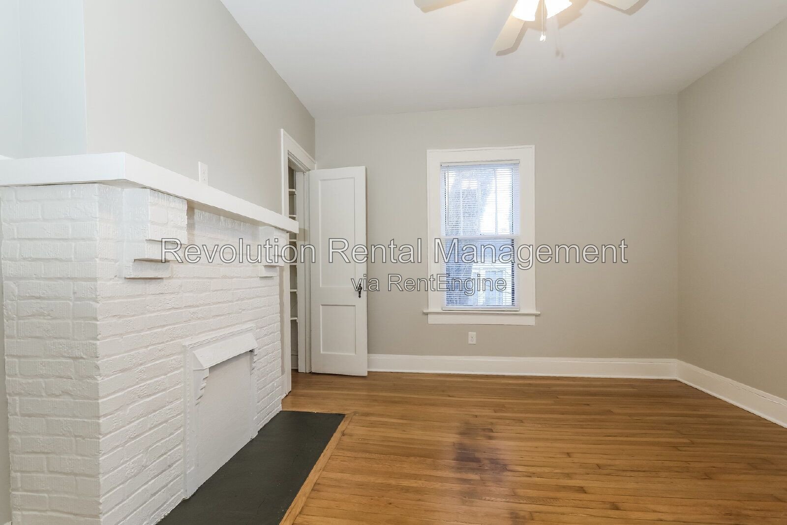 Charming 1,200 Sq Ft Duplex Unit on Cambridge Ave | Hardwood Floors, Central Air & Porch property image