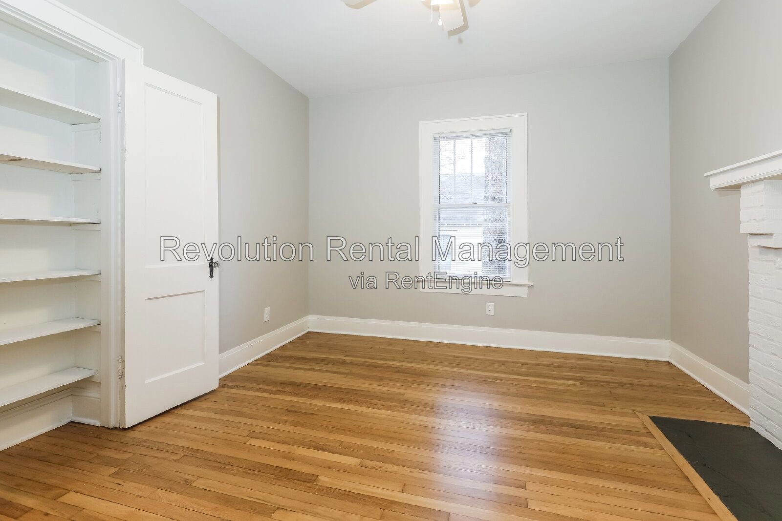 Charming 1,200 Sq Ft Duplex Unit on Cambridge Ave | Hardwood Floors, Central Air & Porch property image