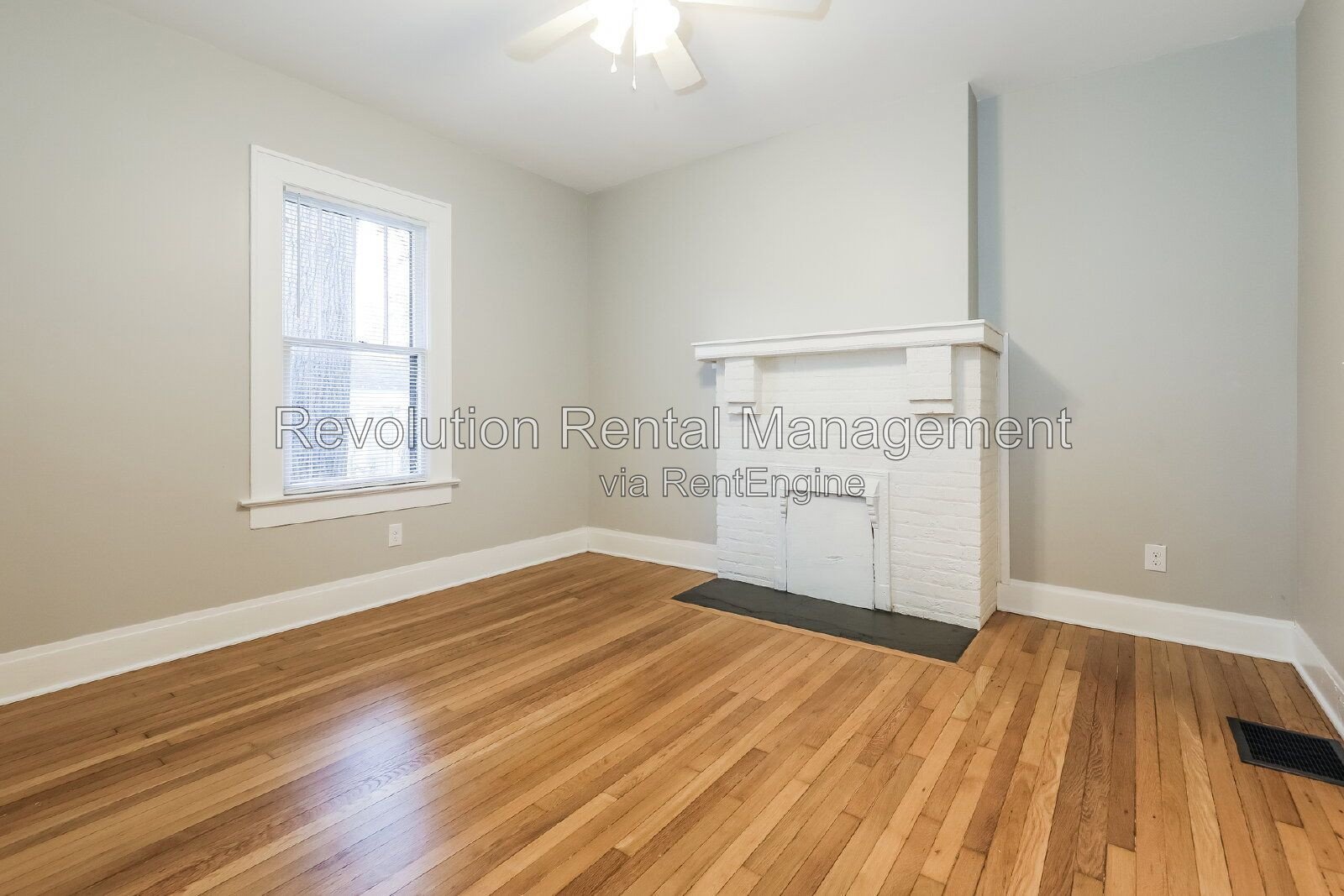 Charming 1,200 Sq Ft Duplex Unit on Cambridge Ave | Hardwood Floors, Central Air & Porch property image