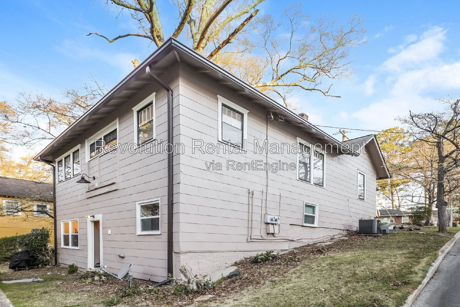Charming 1,200 Sq Ft Duplex Unit on Cambridge Ave | Hardwood Floors, Central Air & Porch property image
